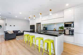 1 Crompton Place, Orewa
