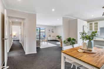 1 Loader Place, Tawhero