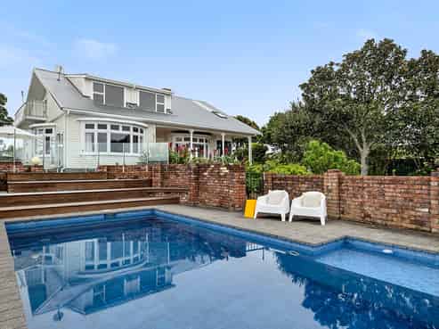 533 Devon Street West, Blagdon