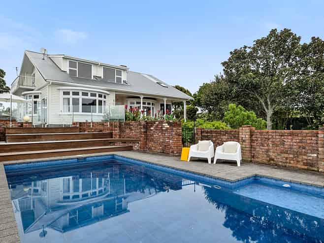 533 Devon Street West, Blagdon