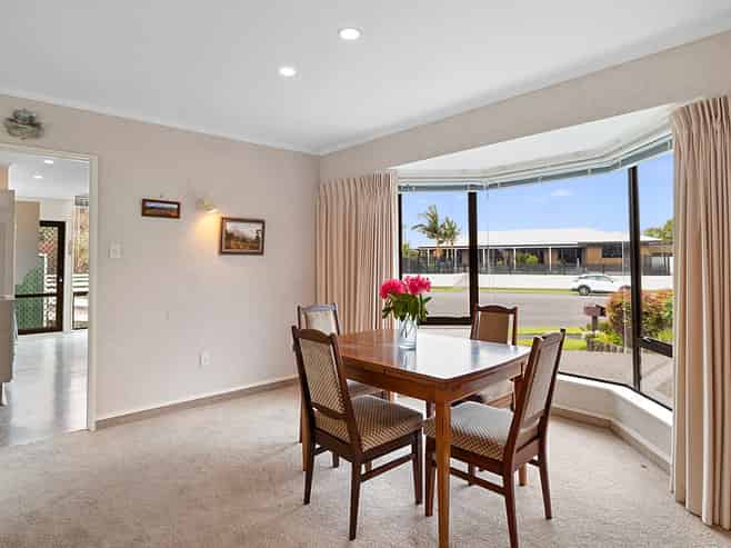 9 Boulevard Drive, Merrilands