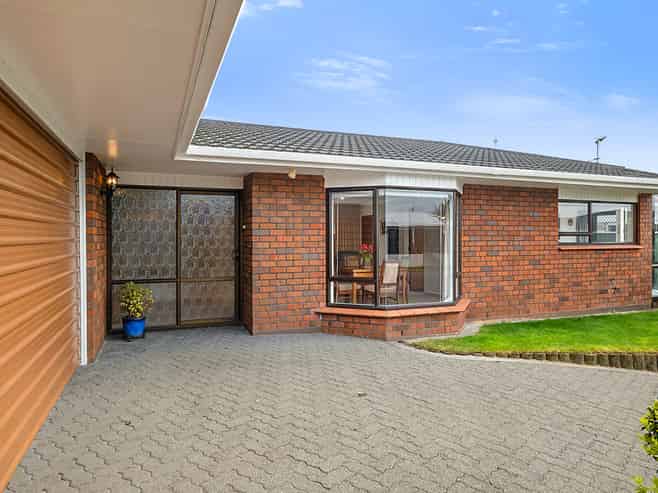 9 Boulevard Drive, Merrilands