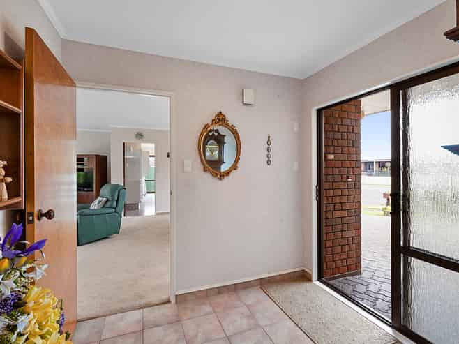 9 Boulevard Drive, Merrilands