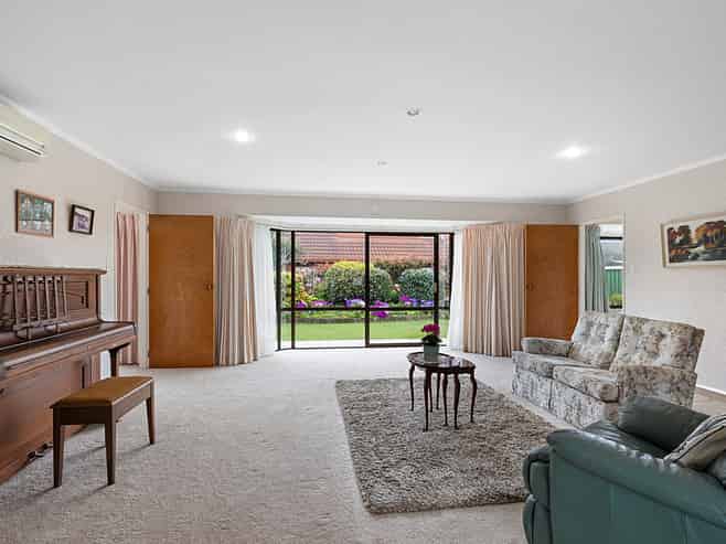 9 Boulevard Drive, Merrilands