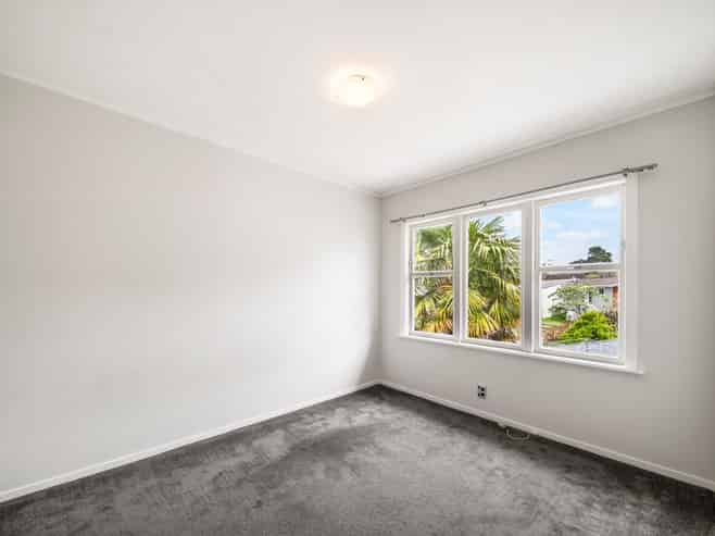 8 Nandana Drive, Glen Eden