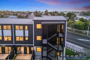 2/130 Rosebank Road, Avondale