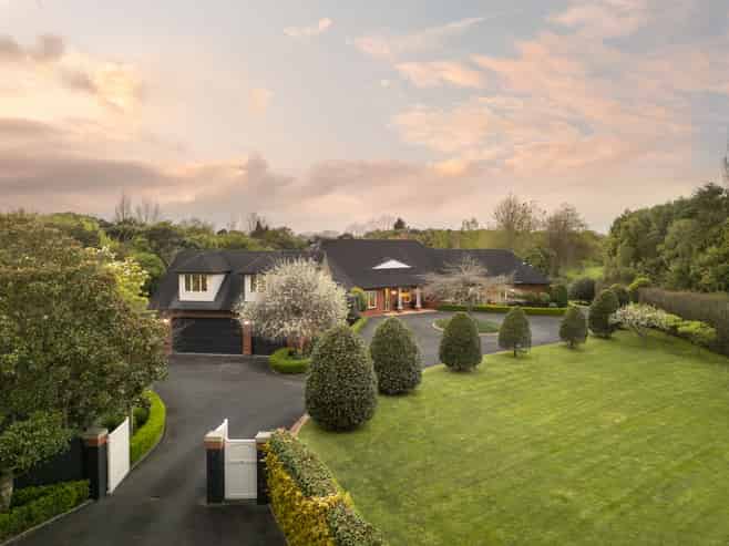 77 Harrowfield Drive, Harrowfield