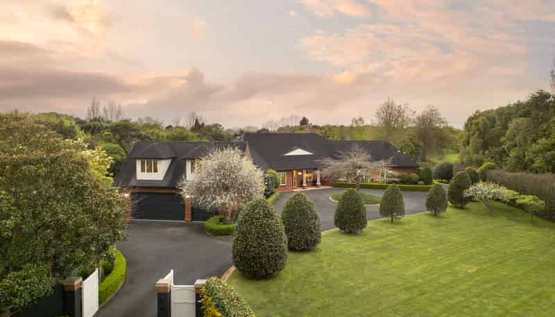 77 Harrowfield Drive, Harrowfield