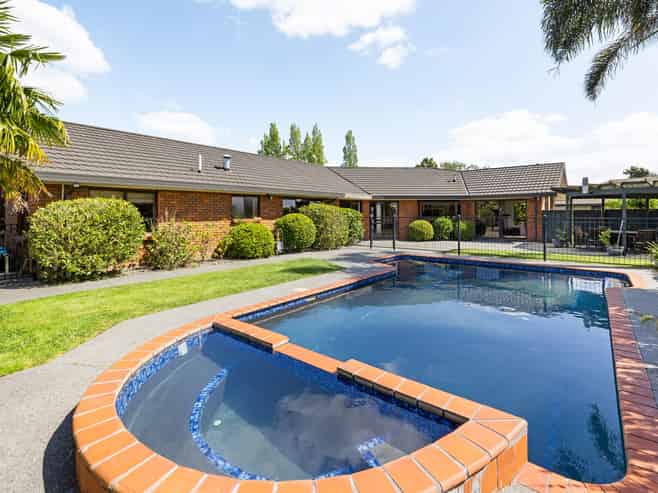 10 Harrowfield Drive, Harrowfield
