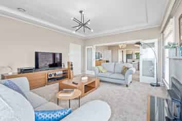 148 Easther Crescent, Kew