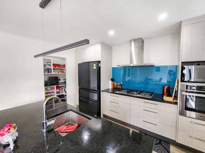 8 Taiko Place, Porirua