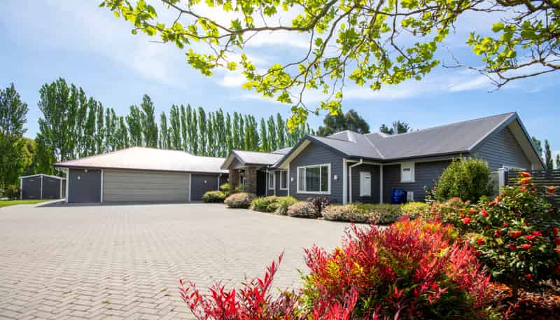 10 Burntwood Lane, Pegasus