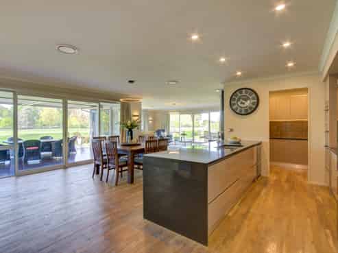 10 Burntwood Lane, Pegasus