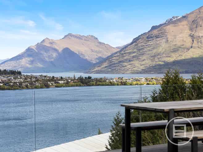9B St Mathews Place, QUEENSTOWN HILL