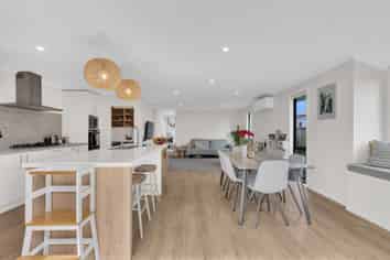 7 Thomas Way, Brightwater