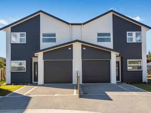 8 Parekareka Lane, Porirua