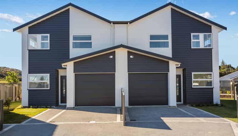 8 Parekareka Lane, Porirua