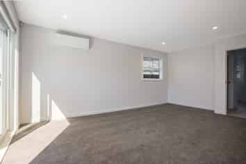 8 Parekareka Lane, Porirua