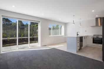 8 Parekareka Lane, Porirua