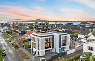 8B Sayegh Street, Saint Heliers
