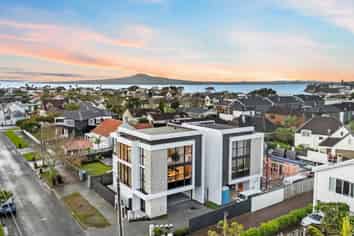 8B Sayegh Street, Saint Heliers