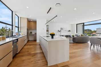 8B Sayegh Street, Saint Heliers