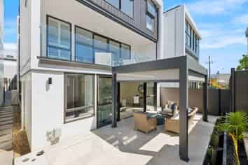 8B Sayegh Street, Saint Heliers