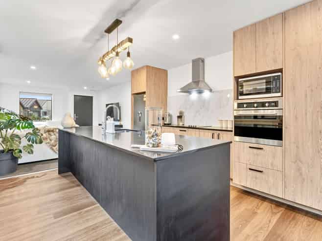 95 Wooing Tree Avenue, Cromwell