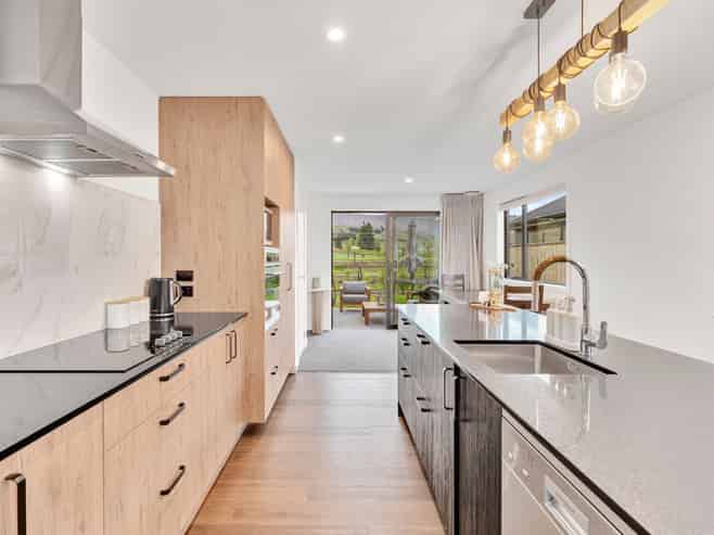 95 Wooing Tree Avenue, Cromwell