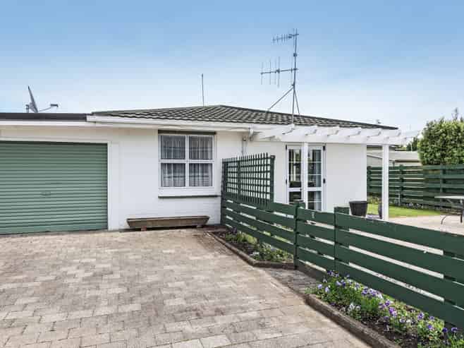 2/34A Te Aute Road, Havelock North