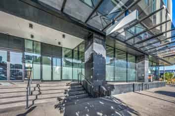 Versatile ground floor office space