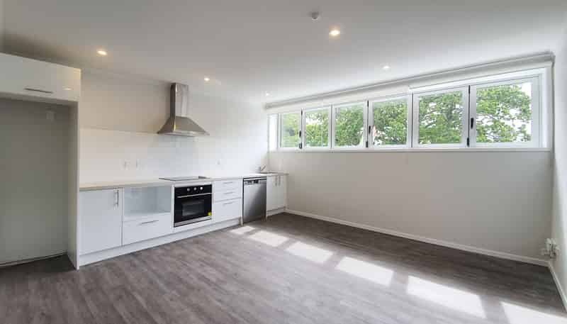 2/285 Great South Road, Papakura