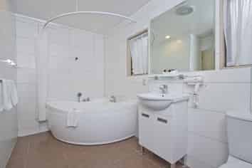 Renovated + Refurbished Airport Motel Opportunity