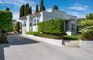 2 Busby Hill, Havelock North