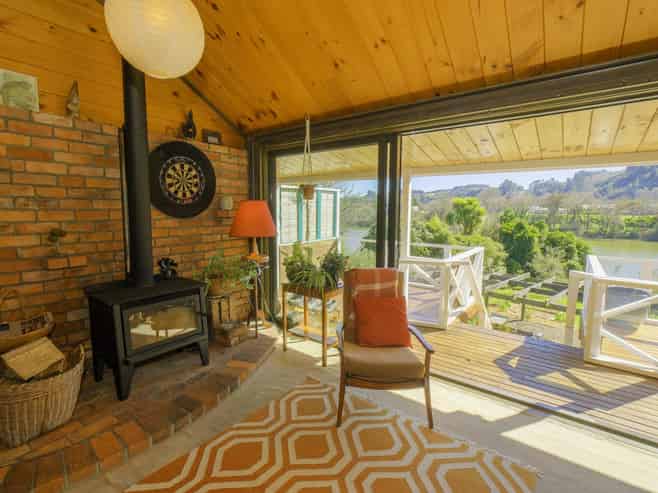 23 Riverbank Road, Okoia