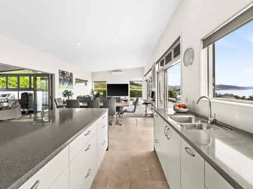 15 Lightning Ridge View, Waimarama