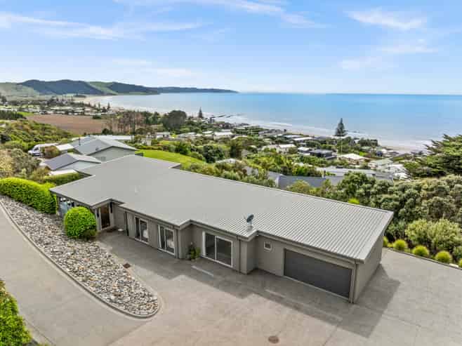 15 Lightning Ridge View, Waimarama