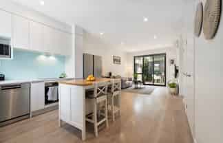 5B Beach Road, Te Atatu Peninsula