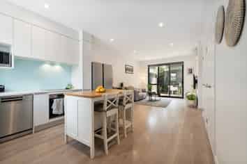 5B Beach Road, Te Atatu Peninsula