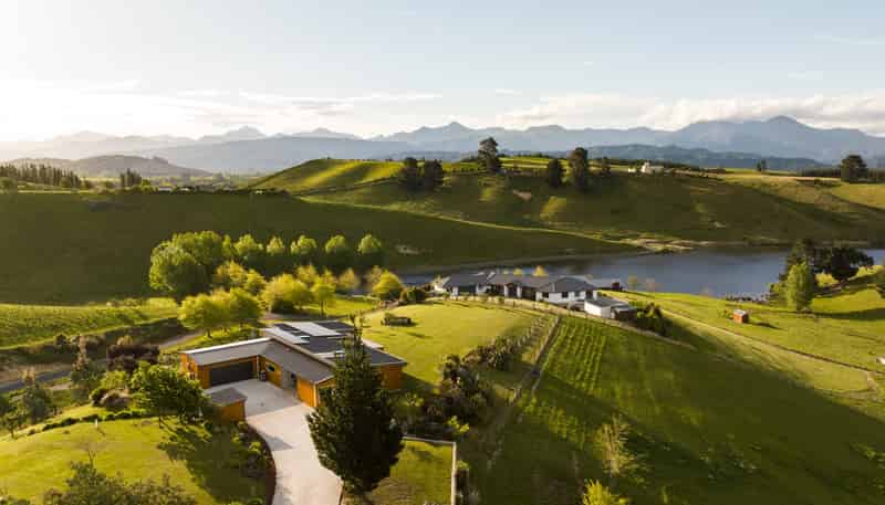 286 Delta Lake Heights, Renwick