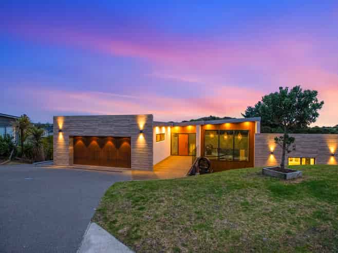 16 Te Heke Place, Waikanae