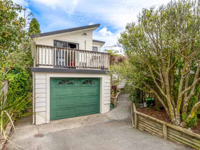 2/133 Moore Street, Howick