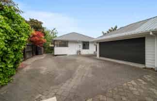 8B Holland Street, Glenholme