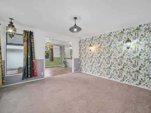 8B Holland Street, Glenholme