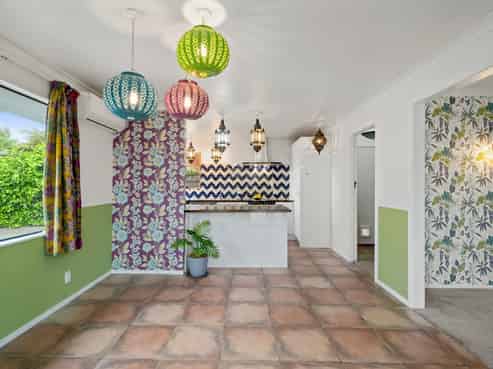 8B Holland Street, Glenholme