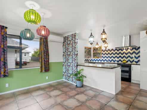 8B Holland Street, Glenholme