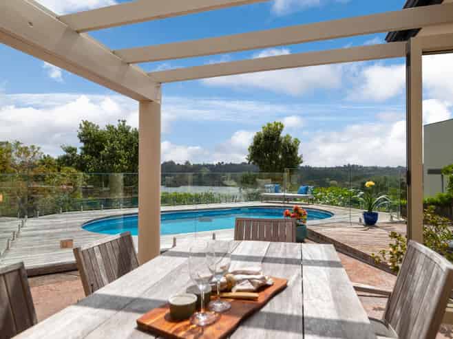 15 Rangi Avenue, Schnapper Rock