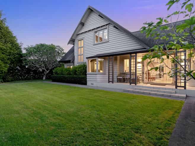 247 Devonport Road, Tauranga