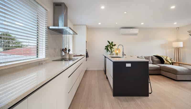 6/90 Point England Road, Point England