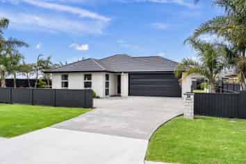 24 Ferry Road, Waipu